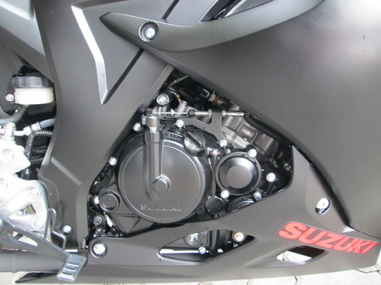 ขายรถ GSX-R 150 รถใหม่ยังไม่จดทะเบียน วิ่ง 98 โล สีดำ ราคา77000บาท รวมจดทะเบียน พรบ รถสีดำ