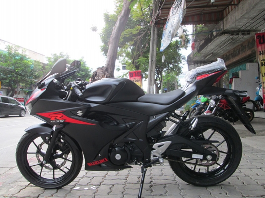 ขายรถ GSX-R 150 รถใหม่ยังไม่จดทะเบียน วิ่ง 98 โล สีดำ ราคา77000บาท รวมจดทะเบียน พรบ รถสีดำ