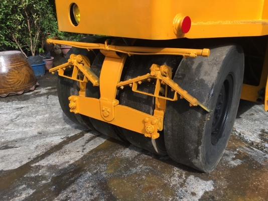 SAKAI TV-40H หน้าเหล็ก-หลังยาง สั่นสะเทือน 4 ตัน Import from JAPAN SAKAI TV-40H หน้าเหล็ก-หลังยาง สั่นสะเทือน 4 ตัน Import from JAPAN