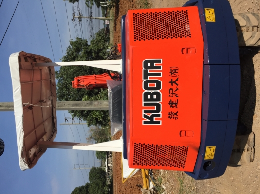 ขายรถขุดแบคโฮ KUBOTA KH-033 ขนาด Pc35  (พร้อมหัวกระแทกNPK , บุ้งกี๋1ใบ) รถเก่านอกแท้100\% (เครื่อง4สูบ) เครื่องแน่น ระบบไว รถพร้อมใช้งาน เอกสารใบอินวอยครบ          ????ราคา  310,000  ต่อรองได้????  ☎️  สนใจติดต่อ 096-3268553 (สถิตย์พันธ์) ????  ID LINE: 09