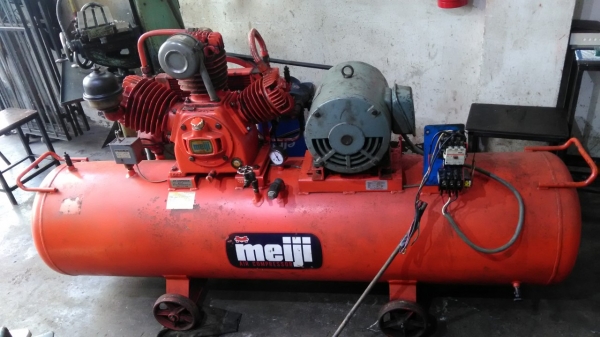 **ขายถูกๆ ปั้มลมมือสอง(เก่านอก-ญี่ปุ่น) รุ่นแรงดันสูง**Meiji 7.5 แรง ถัง318ลิตร   ทดสอบเรียบร้อย แน่นๆ นิ่งๆเงียบๆ ทุกระบบทำงานได้ดีมาก สามารถใช้กับงานหนักๆได้สบายๆครับ