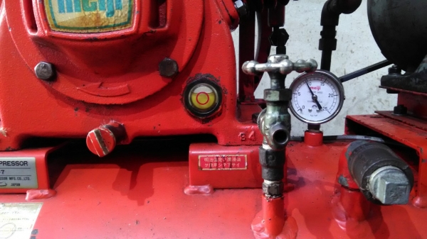 **ขายถูกๆ ปั้มลมมือสอง(เก่านอก-ญี่ปุ่น) รุ่นแรงดันสูง**Meiji 7.5 แรง ถัง318ลิตร   ทดสอบเรียบร้อย แน่นๆ นิ่งๆเงียบๆ ทุกระบบทำงานได้ดีมาก สามารถใช้กับงานหนักๆได้สบายๆครับ