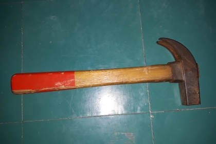 ขายค้อนหงอนรัสเซียด้ามไม้MADE IN USSR. งานเก่าเก็บ ขายค้อนหงอนรัสเซียด้ามไม้MADE IN USSR. งานเก่าเก็บ