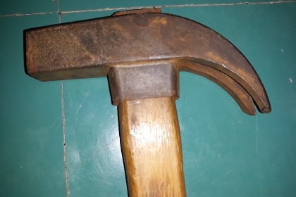 ขายค้อนหงอนรัสเซียด้ามไม้MADE IN USSR. งานเก่าเก็บ ขายค้อนหงอนรัสเซียด้ามไม้MADE IN USSR. งานเก่าเก็บ