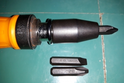 ขายไขควงตอก VESSEL MADE IN JAPAN.ด้ามยางงานเก่ารุ่นแรกๆสวยงาม