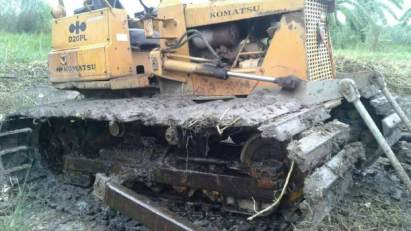 KOMATSU  D20PL
