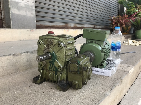 ขายหัวเกียร์ทดรอบ LM เบอร์ 60 พร้อมมอเตอร์ SAMCO 0.5HP. 380V สภาพสวย อัตราทด 1:200 รอบช้า พร้อมใช้งาน