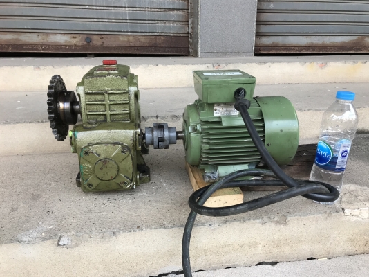ขายหัวเกียร์ทดรอบ LM เบอร์ 80 พร้อมมอเตอร์ SAMCO 1HP. 380V สภาพสวย อัตราทด 1:200 รอบช้าหายาก พร้อมใช้งาน