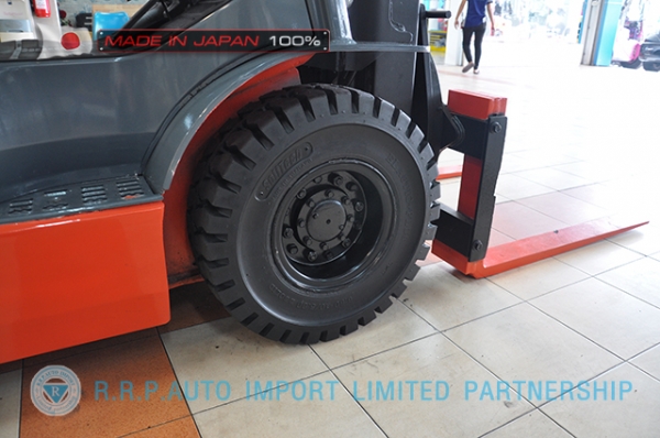 ขายรถโฟล์คลิฟท์มือสอง TOYOTA รุ่น 8FG15-13809 นำเข้าจากประเทศญี่ปุ่น 100\% ไม่เคยใช้งานในไทย