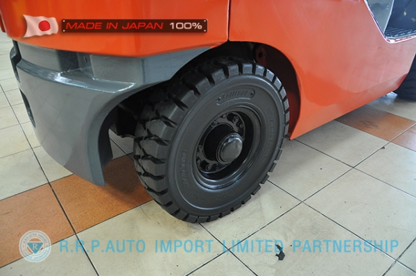 ขายรถโฟล์คลิฟท์มือสอง TOYOTA รุ่น 8FG15-13809 นำเข้าจากประเทศญี่ปุ่น 100\% ไม่เคยใช้งานในไทย