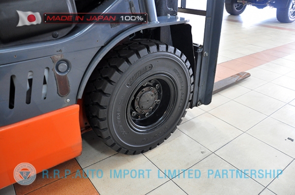 ขายรถโฟล์คลิฟท์มือสอง TOYOTA รุ่น 8FG18-13257 นำเข้าจากประเทศญี่ปุ่น 100\% ไม่เคยใช้งานในไทย