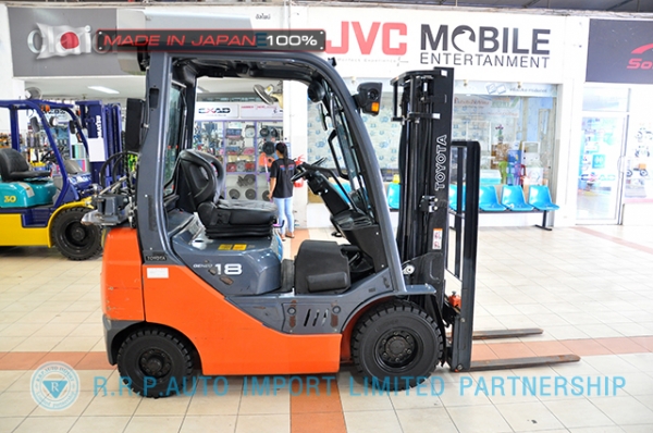 ขายรถโฟล์คลิฟท์มือสอง TOYOTA รุ่น 8FG18-13257 นำเข้าจากประเทศญี่ปุ่น 100\% ไม่เคยใช้งานในไทย