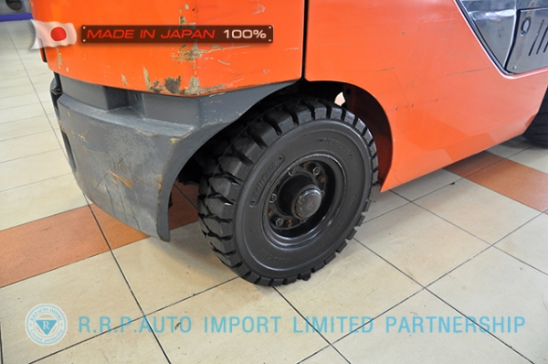 ขายรถโฟล์คลิฟท์มือสอง TOYOTA รุ่น 8FG18-13257 นำเข้าจากประเทศญี่ปุ่น 100\% ไม่เคยใช้งานในไทย