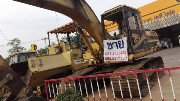 รถแมคโครแคท