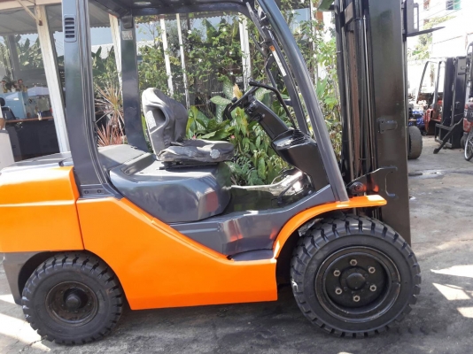 +++ขายโฟล์คลิฟท์  TOYOTA 8FD30  ขนาด  3  ตัน  เครื่องยนต์ดีเซล  เสา  4  เมตร  เกียร์ออโตเมติค  ยางตันใหม่
