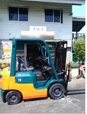 +++ ขายโฟล์คลิฟท์  TOYOTA 7FD15  ขนาด  1.5  ตัน  เครื่องยนต์ดีเซล  เสา  3  เมตร  งา 1,070  มม.  เกียร์ธรรมดา  ยางตันครับ