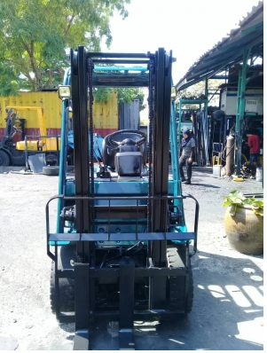 +++ ขายโฟล์คลิฟท์  TOYOTA 7FD15  ขนาด  1.5  ตัน  เครื่องยนต์ดีเซล  เสา  3  เมตร  งา 1,070  มม.  เกียร์ธรรมดา  ยางตันครับ