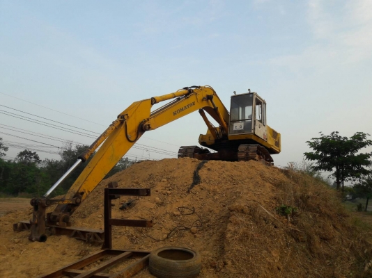 ขายKomatsu pc200-3สภาพสวยพร้อมใช้ ติดต่อคุณอ๊อฟ พิจิตร 086-737-9991