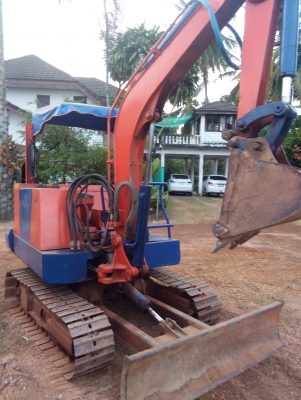 แบคโฮเล็ก  มีไลหัวแย๊ก เครื่องดี ปั๊มดี  ลดราคาลงอีก 80000 คุ้มครับ