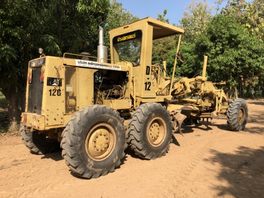 ขายรถเกรด  หัวฉีดเล็ก  พร้อมใช้งาน ใบมีด 12 ฟุต ยางใหม่ทั้งหมด 6 เส็น