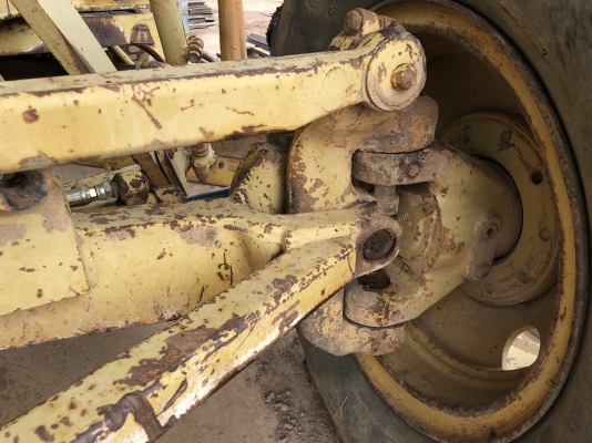 ขายรถเกรด  หัวฉีดเล็ก  พร้อมใช้งาน ใบมีด 12 ฟุต ยางใหม่ทั้งหมด 6 เส็น