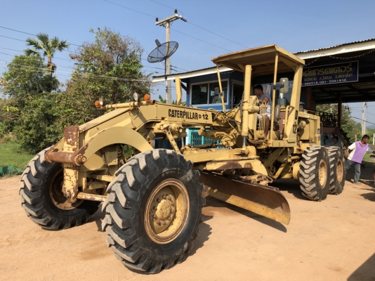 ขายรถเกรด  หัวฉีดเล็ก  พร้อมใช้งาน ใบมีด 12 ฟุต ยางใหม่ทั้งหมด 6 เส็น