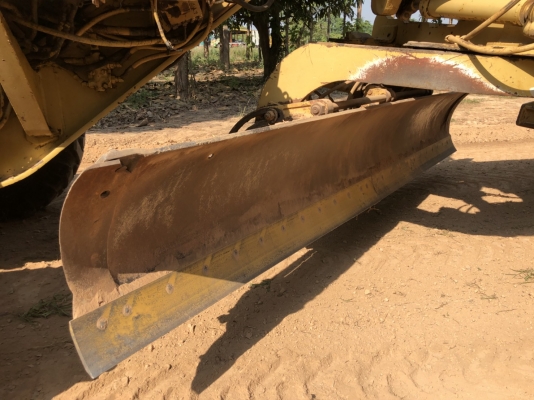 ขายรถเกรด  หัวฉีดเล็ก  พร้อมใช้งาน ใบมีด 12 ฟุต ยางใหม่ทั้งหมด 6 เส็น