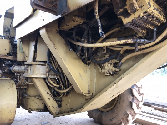 ขายรถเกรด  หัวฉีดเล็ก  พร้อมใช้งาน ใบมีด 12 ฟุต ยางใหม่ทั้งหมด 6 เส็น