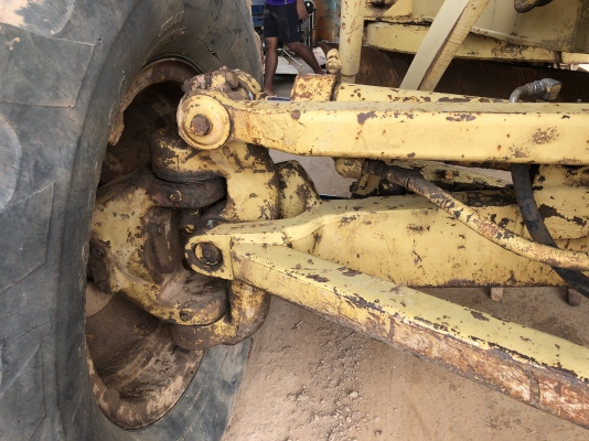 ขายรถเกรด  หัวฉีดเล็ก  พร้อมใช้งาน ใบมีด 12 ฟุต ยางใหม่ทั้งหมด 6 เส็น