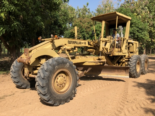 ขายรถเกรด  หัวฉีดเล็ก  พร้อมใช้งาน ใบมีด 12 ฟุต ยางใหม่ทั้งหมด 6 เส็น