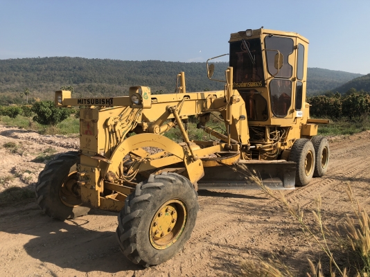 ขาย-ให้เช่ารถเกรด  ขนาดกลาง พร้อมใช้งาน