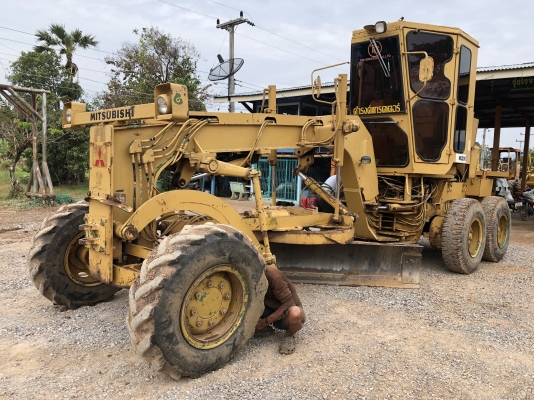 ขาย-ให้เช่ารถเกรด  ขนาดกลาง พร้อมใช้งาน