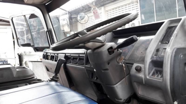 ขาย 675,000 รถ 6 ล้อติดเฮี้ยม 5 ตัน HINO FF3H เครื่อง HO7D 195 แรง หัวบาง ยางดี คัชซีสวย เอกสารพร้อมโอน รถอยู่ บางนา 090-772-3710 090-772-3708