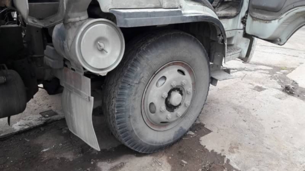 ขาย 675,000 รถ 6 ล้อติดเฮี้ยม 5 ตัน HINO FF3H เครื่อง HO7D 195 แรง หัวบาง ยางดี คัชซีสวย เอกสารพร้อมโอน รถอยู่ บางนา 090-772-3710 090-772-3708