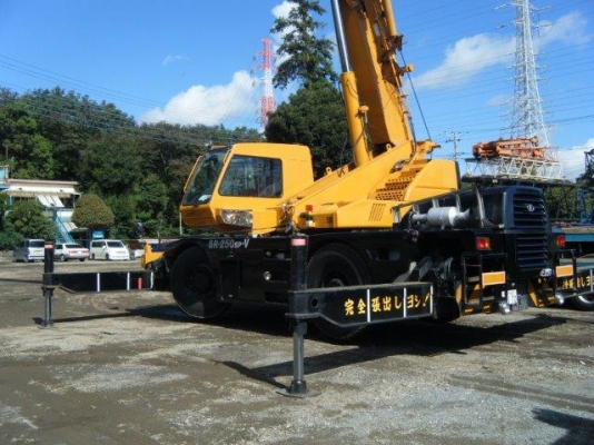 รถเครน KATO KR25H-V3 3410465 21171HR รถเครน KATO KR25H-V3 3410465 21171HR