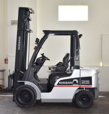 ขาย Forklift Nissan นำเข้า รุ่นใหม่ 2.5 ตัน เสา 6 เมตร Full Free + Side Shift