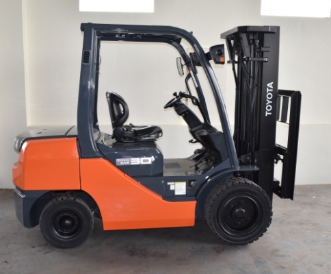 ขาย Forklift Toyota 8FD25 นำเข้า ราคาพิเศษ เสา 4.3 M + Side Shift งา 1.2 เมตร