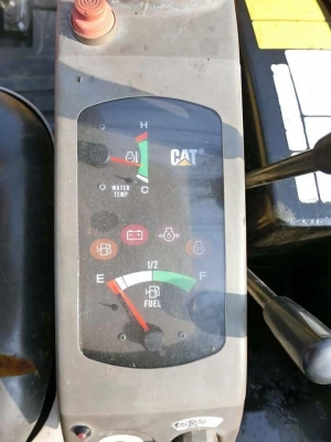 ขายรถขุด ยี่ห้อ: CAT แบบ: 303CR ขนาดPc30  ชั่วโมงการทำงาน 5488 ชม. คอนโทนสั้นปั้มนิ้ว ราคา 420,000 บาท (ต่อรองได้)    เครื่อง3สูบ ช่วงล่างแน่น100\% #มีลายหัวแย๊ก รถเก่านอกแท้ญี่ปุ่น  มีเอกสารใบอินวอย ไม่เคยใช้งานในไทย100\% รถพร้อมใช้งาน สนใจติดต่อ : 099-907