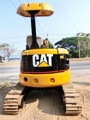 ขายรถขุด ยี่ห้อ: CAT แบบ: 303CR ขนาดPc30  ชั่วโมงการทำงาน 5488 ชม. คอนโทนสั้นปั้มนิ้ว ราคา 420,000 บาท (ต่อรองได้)    เครื่อง3สูบ ช่วงล่างแน่น100\% #มีลายหัวแย๊ก รถเก่านอกแท้ญี่ปุ่น  มีเอกสารใบอินวอย ไม่เคยใช้งานในไทย100\% รถพร้อมใช้งาน สนใจติดต่อ : 099-907
