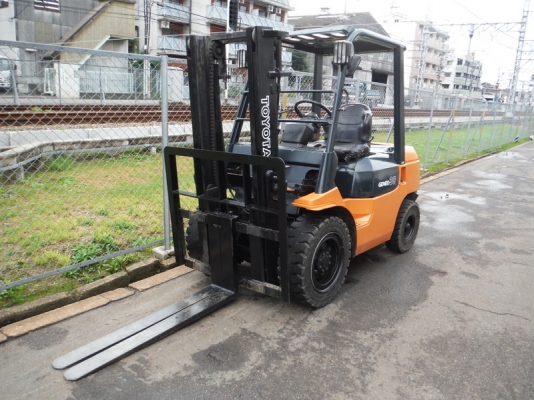 ขาย Forklift Toyota นำเข้าญี่ปุ่น 7FD30 ดีเซล เสา 3 เมตร สามารถเปลี่ยนเสา 4.5 เมตร ได้ ขาย Forklift Toyota นำเข้าญี่ปุ่น 7FD30 ดีเซล เสา 3 เมตร สามารถเปลี่ยนเสา 4.5 เมตร ได้
