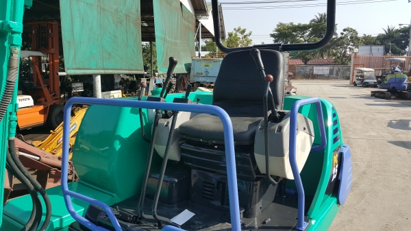 ขาย รถขุด KOMATSU รุ่น PC25-1- มือสองญี่ปุ่น แทรกเหล็ก สลัก บูทเอวแน่น 100\% มีไลน์กระแทก สวยพร้อมใช้งาน มือถือ 0818753444