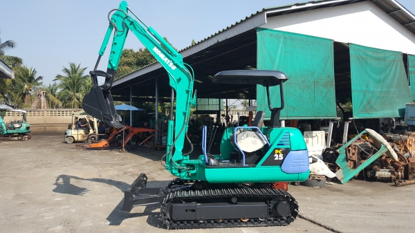 ขาย รถขุด KOMATSU รุ่น PC25-1- มือสองญี่ปุ่น แทรกเหล็ก สลัก บูทเอวแน่น 100\% มีไลน์กระแทก สวยพร้อมใช้งาน มือถือ 0818753444