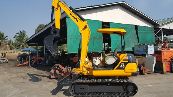 ขาย รถขุด KOMATSU รุ่น PC45-1- มือสองญี่ปุ่น แทรกเหล็ก สลัก บูทเอวแน่น 100\% ปั้มนิ้ว-ยูชิดะ-  สวยพร้อมใช้งาน มือถือ 0818753444