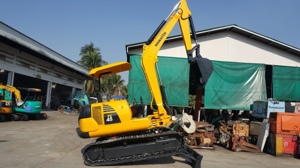 ขาย รถขุด KOMATSU รุ่น PC45-1- มือสองญี่ปุ่น แทรกเหล็ก สลัก บูทเอวแน่น 100\% ปั้มนิ้ว-ยูชิดะ-  สวยพร้อมใช้งาน มือถือ 0818753444