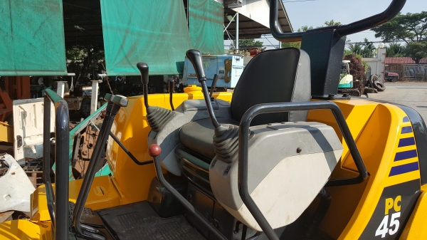 ขาย รถขุด KOMATSU รุ่น PC45-1- มือสองญี่ปุ่น แทรกเหล็ก สลัก บูทเอวแน่น 100\% ปั้มนิ้ว-ยูชิดะ-  สวยพร้อมใช้งาน มือถือ 0818753444