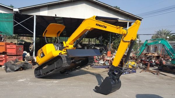 ขาย รถขุด KOMATSU รุ่น PC45-1- มือสองญี่ปุ่น แทรกเหล็ก สลัก บูทเอวแน่น 100\% ปั้มนิ้ว-ยูชิดะ-  สวยพร้อมใช้งาน มือถือ 0818753444