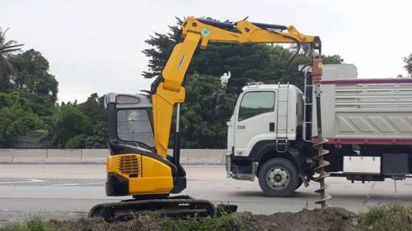 รถสว่านเจาะดิน Yanmar B3-5 มาอีกแล้ว พร้อมปุ้งกี๋ รถสว่านเจาะดิน Yanmar B3-5 มาอีกแล้ว พร้อมปุ้งกี๋