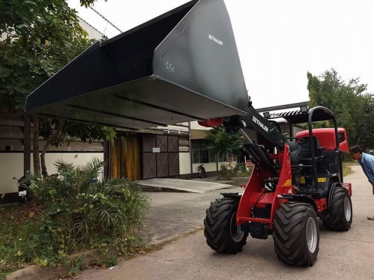 ขายรถตักขนาดเล็กเปลี่ยนหัวได้ มือ 1 นำเข้าจากเยอรมัน