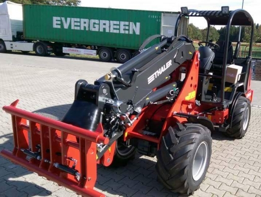 ขายรถตักขนาดเล็กเปลี่ยนหัวได้ มือ 1 นำเข้าจากเยอรมัน