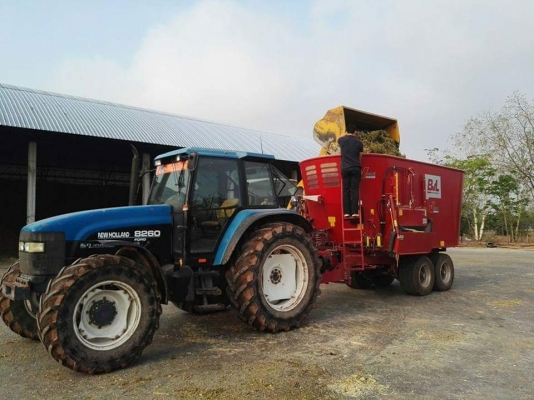 เครื่องผสมอาหารTMR นำเข้าจากเยอรมัน มีขนาดตั้งแต่ 3.5 - 20 คิว สนใจโทร 0956100387